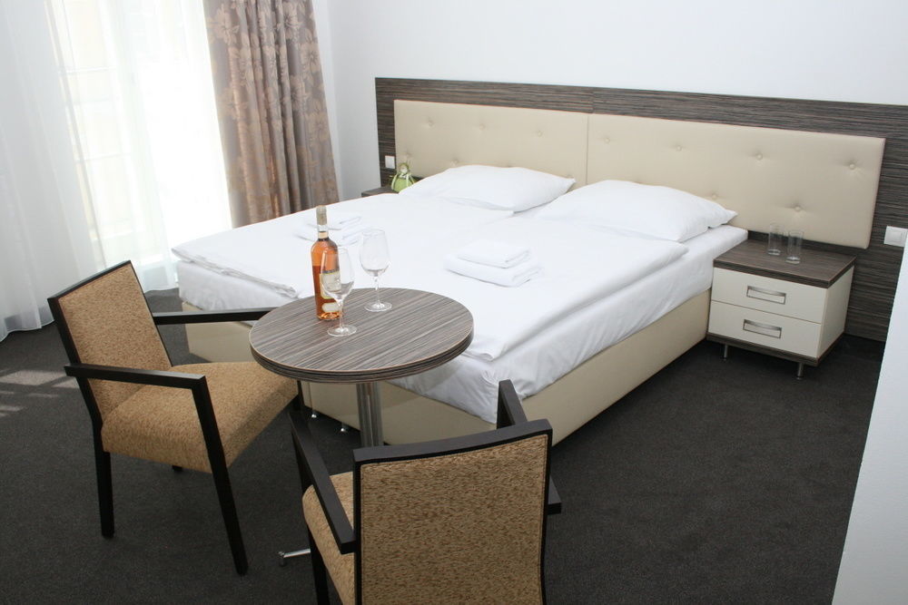 Hotel Malta Κάρλοβι Βάρι Εξωτερικό φωτογραφία