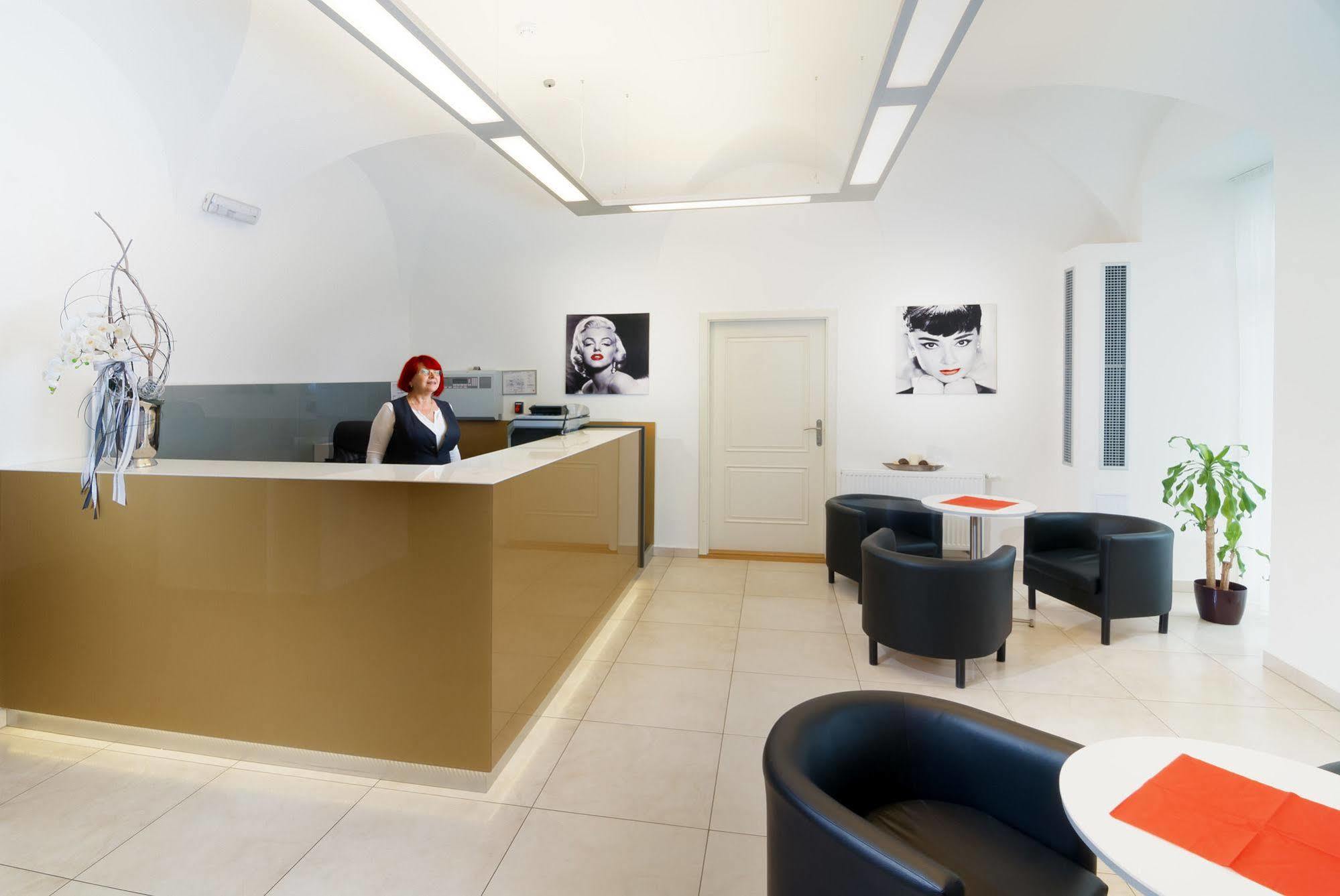Hotel Malta Κάρλοβι Βάρι Εξωτερικό φωτογραφία