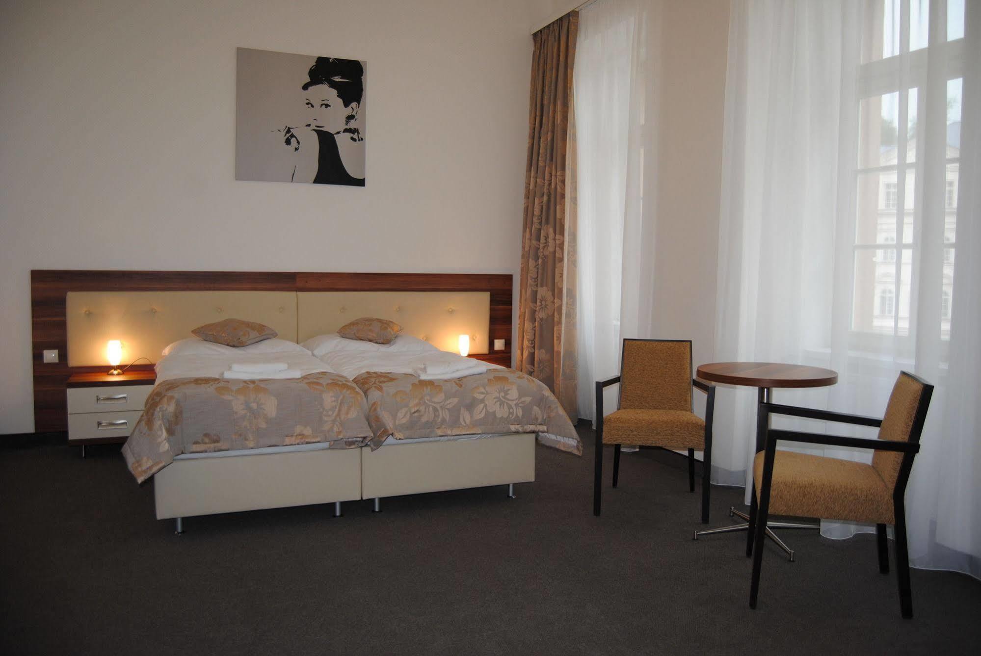 Hotel Malta Κάρλοβι Βάρι Εξωτερικό φωτογραφία