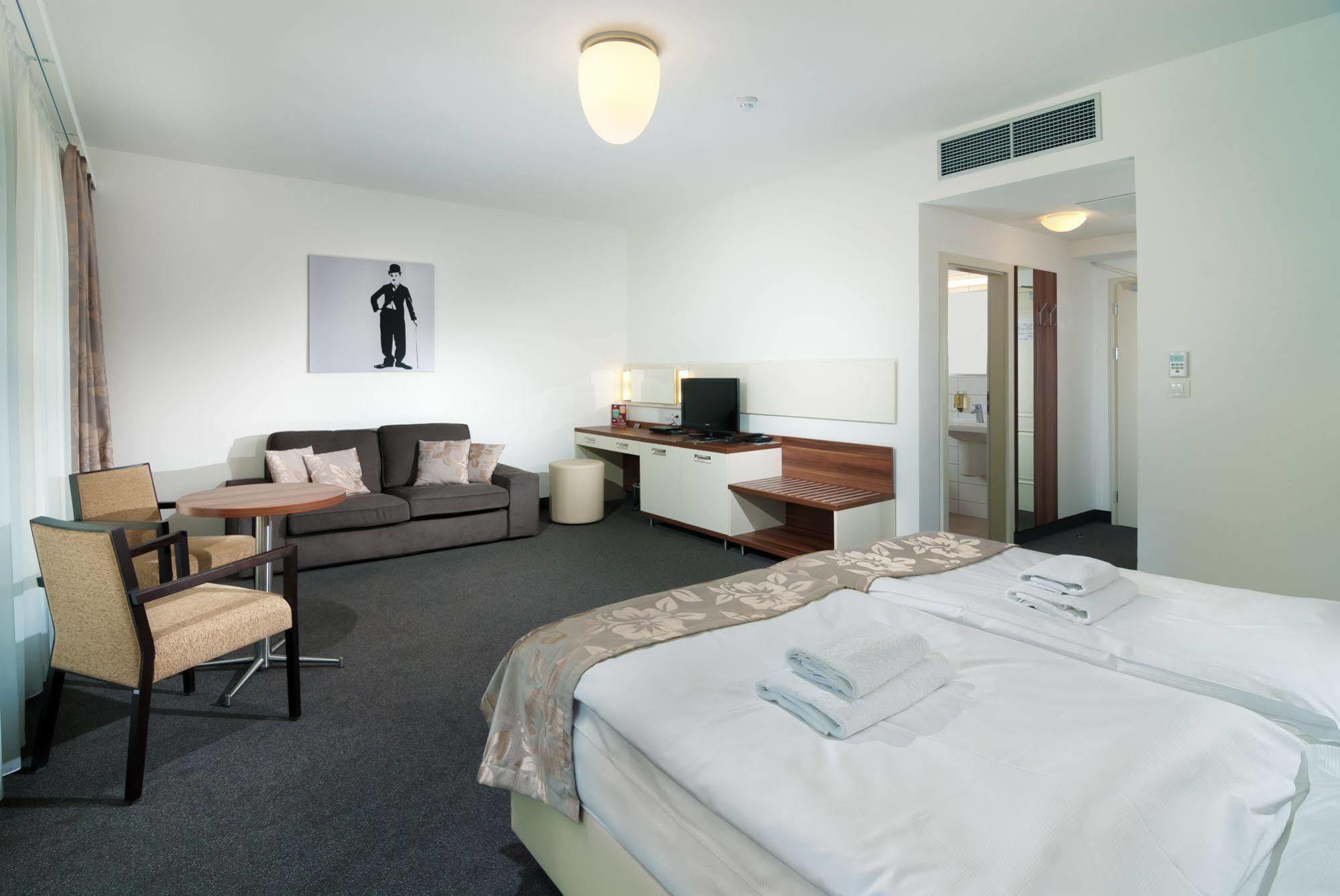 Hotel Malta Κάρλοβι Βάρι Εξωτερικό φωτογραφία